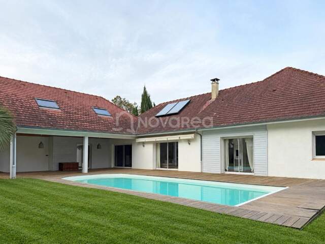 Maison 8 pièces — photo du bien