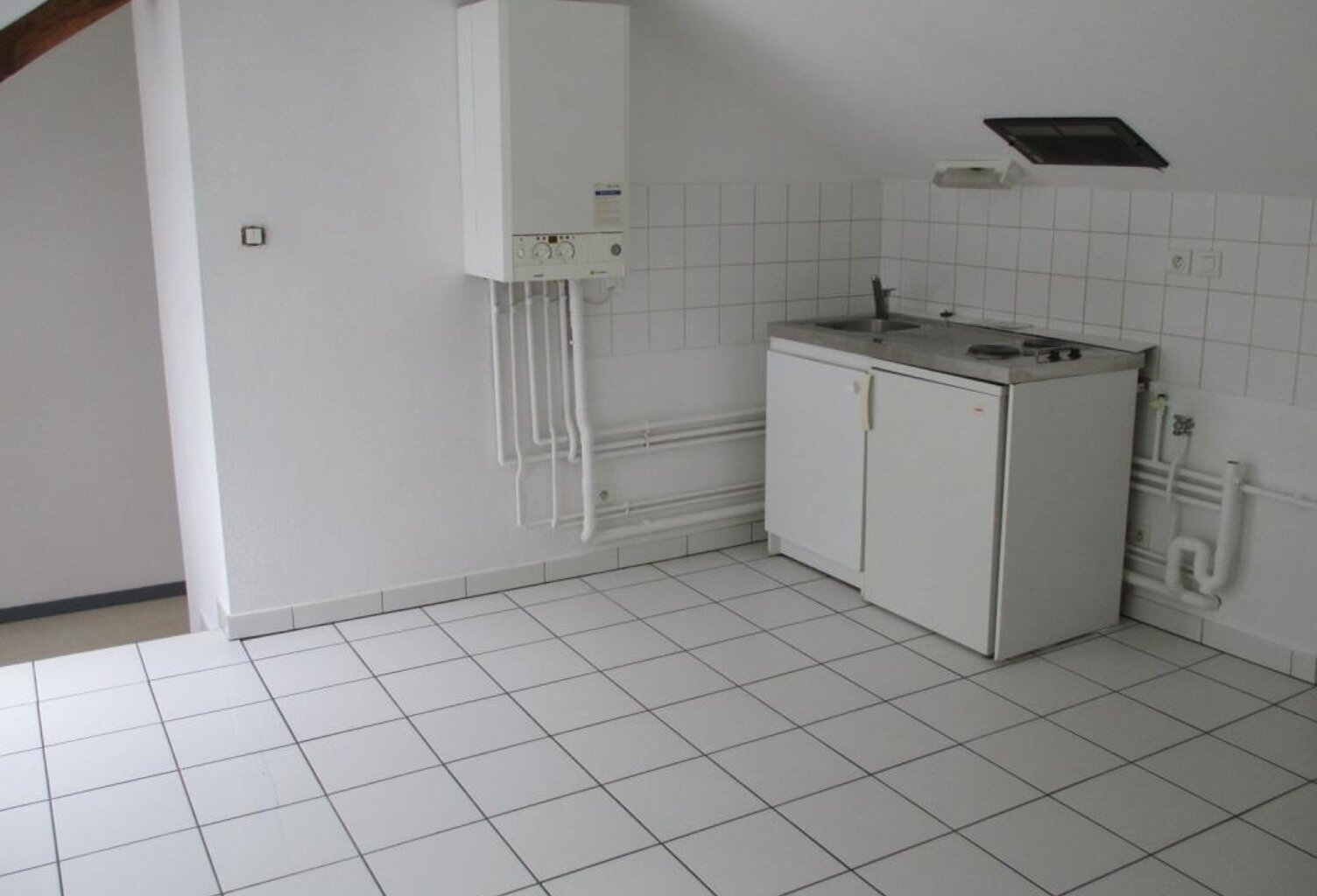 À LOUER – T1 BIS DE 35 m² AVEC PARKING ET CAVE À PORT-SUR-SAÔNE — photo 1