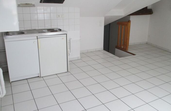 À LOUER – T1 BIS DE 35 m² AVEC PARKING ET CAVE À PORT-SUR-SAÔNE — photo 2