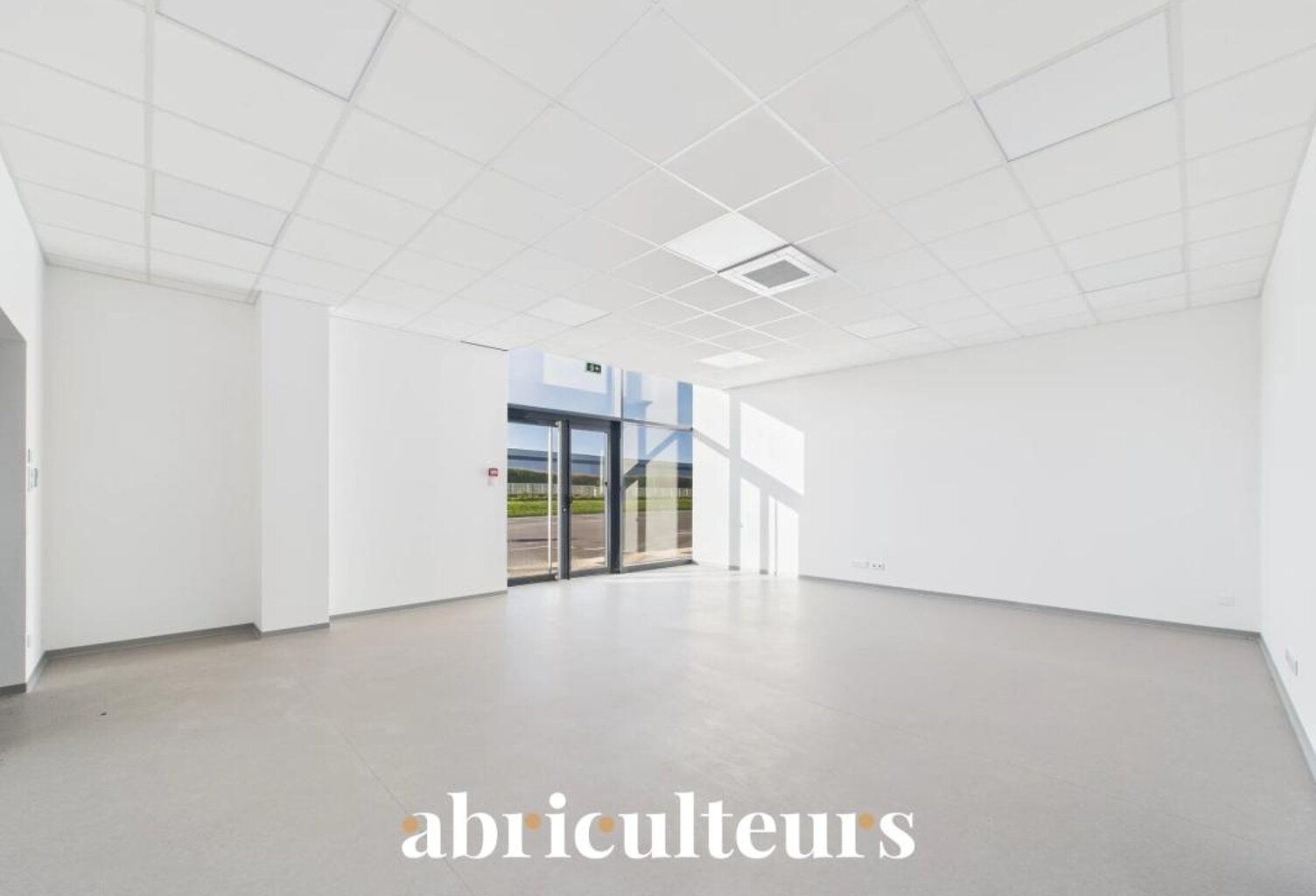 Emplacement stratégique à 1 h de Paris - Chartres (28000) — photo 1