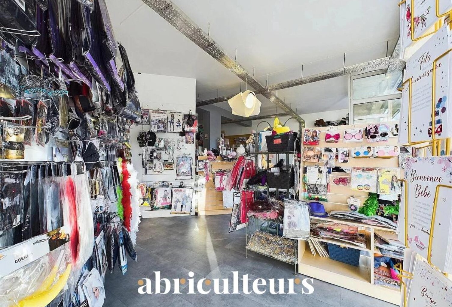 Local événementiel de 109 m² à proximité immédiate de Chartres (28300) — photo 1