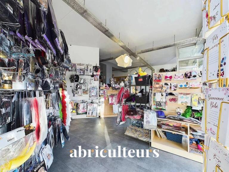 Local événementiel de 109 m² à proximité immédiate de Chartres (28300) — photo 1