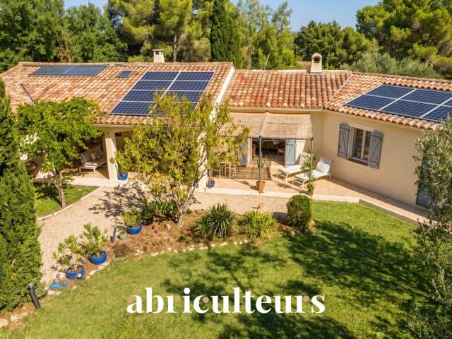Propriété de prestige avec deux gîtes 4 étoiles, piscine et jardin paysager à Aups — photo du bien