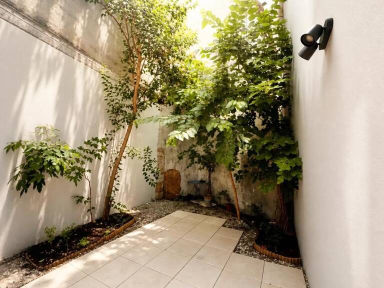 Maison - T3 de 70 m² avec garage et cour située aux Chartrons — photo 1