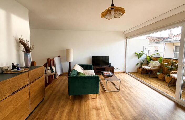 Maison - T3 de 70 m² avec garage et cour située aux Chartrons — photo 4