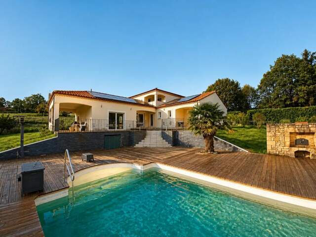 Villa de plain-pied contemporaine de 206 m² — Parc de 6 336 m² avec piscine — photo du bien