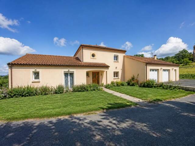 Villa de plain-pied contemporaine de 206 m² — Parc de 6 336 m² avec piscine — photo du bien