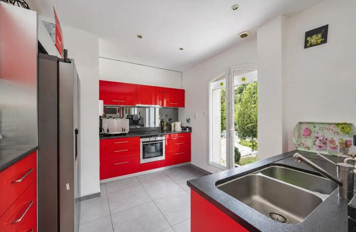 ÉLÉGANTE PROPRIÉTÉ DE 320 M² AU CŒUR D’UN ÉCRIN DE VERDURE — photo 4
