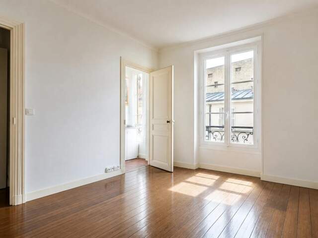 Appartement 2 pièces de 27 m² situé à Paris — photo du bien