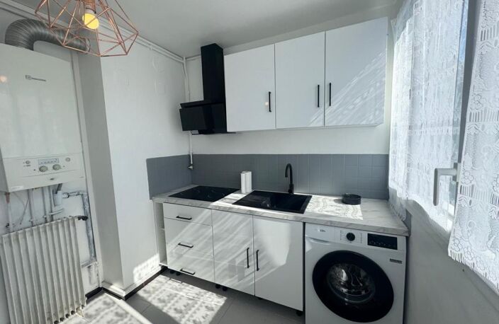 Appartement À Louer avec cave et place de stationnement — photo 3