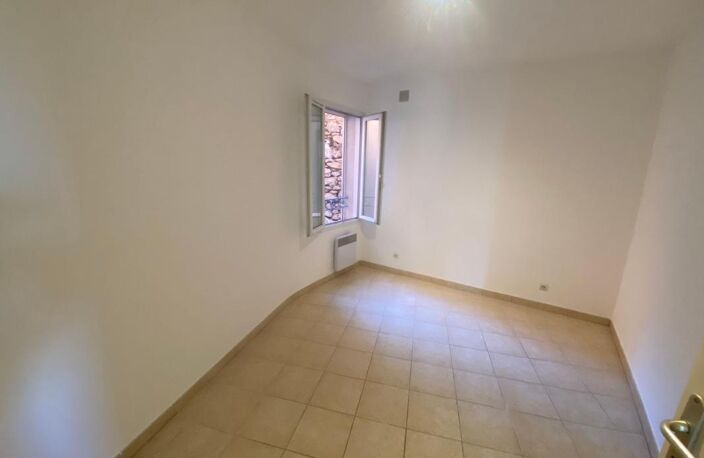 Appartement 3 pièces + Parking - LA CADIERE D'AZUR — photo 4