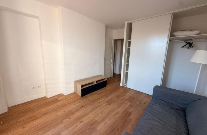 Appartement À Vendre - T2 duplex - 41.63 m² - 2e arrondissement — photo 2