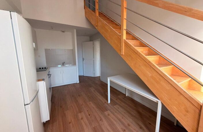 Appartement À Vendre - T2 duplex - 41.63 m² - 2e arrondissement — photo 3