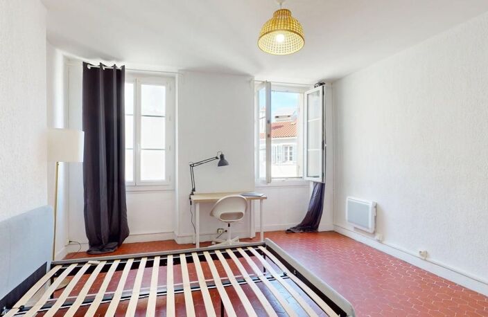 Appartement À Vendre - T3 - 74.2 m² - proche La Joliette — photo 3