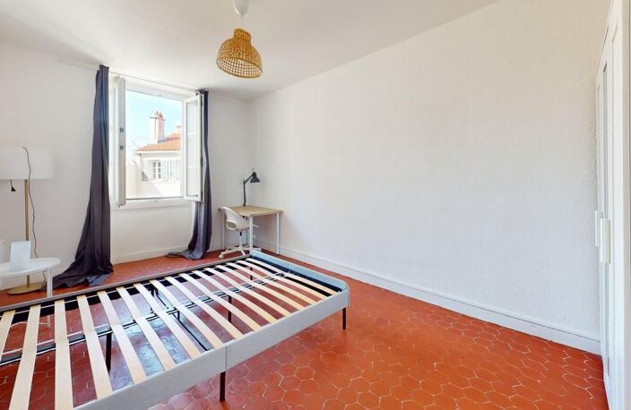 Appartement À Vendre - T3 - 74.2 m² - proche La Joliette — photo 4
