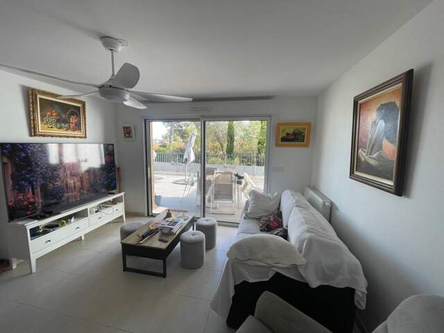 A VENDRE LA CIOTAT 13600 MAGNIFIQUE APPARTEMENT AVEC 37 M2 DE TERRASSE ET DOUBLE PARKING — photo du bien