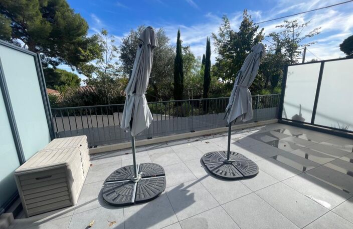 A VENDRE LA CIOTAT 13600 MAGNIFIQUE APPARTEMENT AVEC 37 M2 DE TERRASSE ET DOUBLE PARKING — photo 3