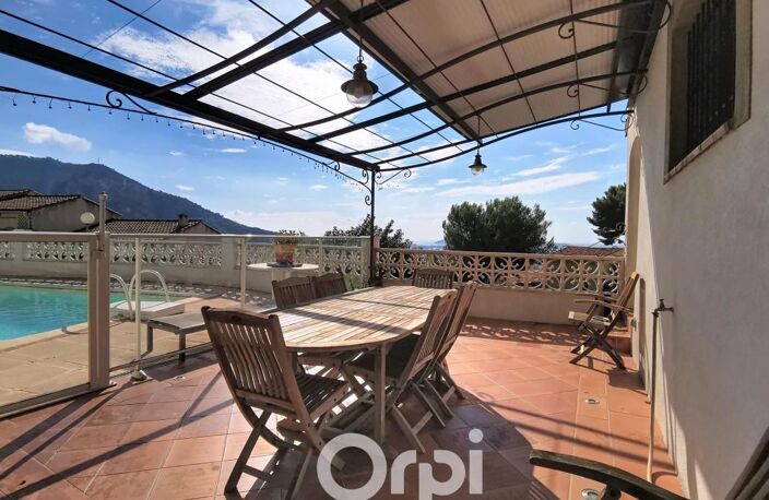 À vendre maison de type 5 d'environ 140m² habitables entièrement rénovée avec piscine et vue mer — photo 5