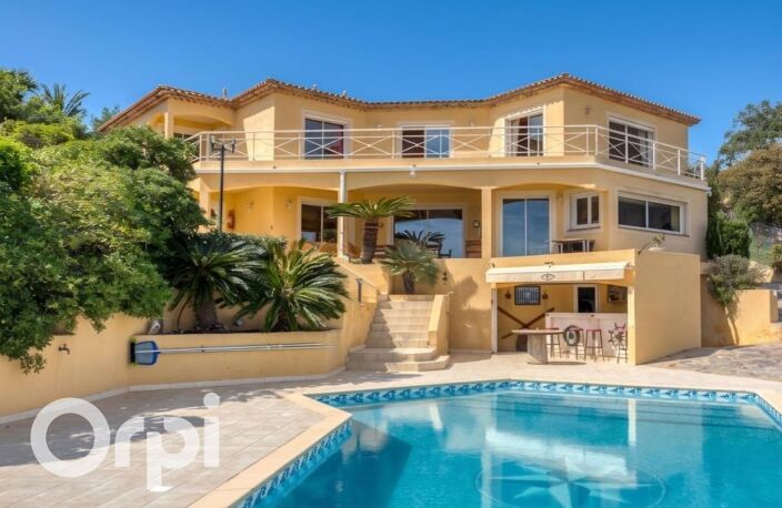 LES ISSAMBRES – VILLA DE PRESTIGE + TERRAIN CONSTRUCTIBLE DE 2 094 M² – VUE MER PANORAMIQUE À 180° — photo 3