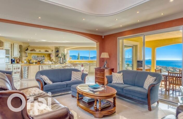 LES ISSAMBRES – VILLA DE PRESTIGE + TERRAIN CONSTRUCTIBLE DE 2 094 M² – VUE MER PANORAMIQUE À 180° — photo 5