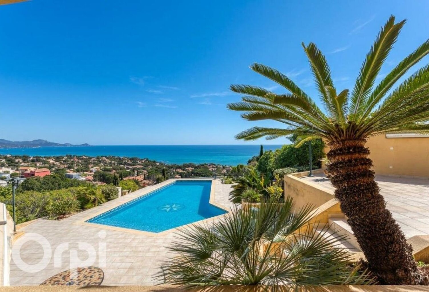 LES ISSAMBRES – VILLA D’EXCEPTION AVEC VUE PANORAMIQUE À 180° SUR LA MÉDITERRANÉE
8 PIÈCES + T2 INDÉPENDANTS — photo 1