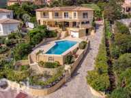LES ISSAMBRES – VILLA D’EXCEPTION AVEC VUE PANORAMIQUE À 180° SUR LA MÉDITERRANÉE
8 PIÈCES + T2 INDÉPENDANTS — photo 2