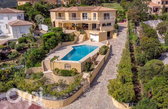 LES ISSAMBRES – VILLA D’EXCEPTION AVEC VUE PANORAMIQUE À 180° SUR LA MÉDITERRANÉE
8 PIÈCES + T2 INDÉPENDANTS — photo 2