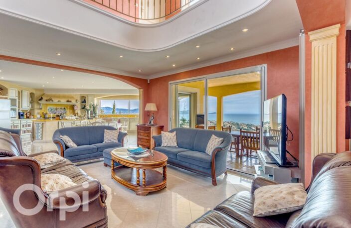 LES ISSAMBRES – VILLA D’EXCEPTION AVEC VUE PANORAMIQUE À 180° SUR LA MÉDITERRANÉE
8 PIÈCES + T2 INDÉPENDANTS — photo 3