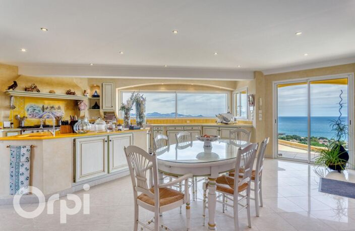 LES ISSAMBRES – VILLA D’EXCEPTION AVEC VUE PANORAMIQUE À 180° SUR LA MÉDITERRANÉE
8 PIÈCES + T2 INDÉPENDANTS — photo 4