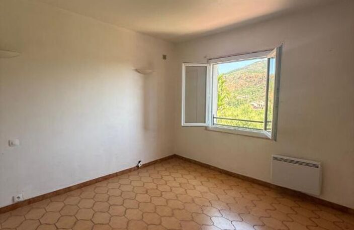 ANTHÉOR - Maison 152 m² à rénover, piscine, plage à pied ! — photo 3