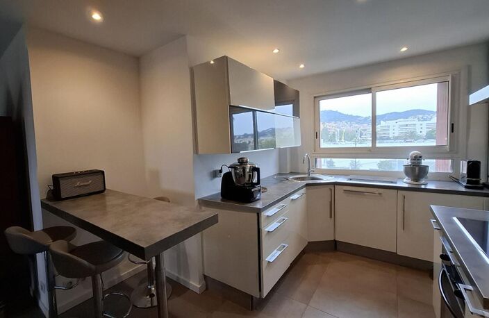 Hyères Olbius Riquier Appartement 58 m² traversant et lumineux — photo 4