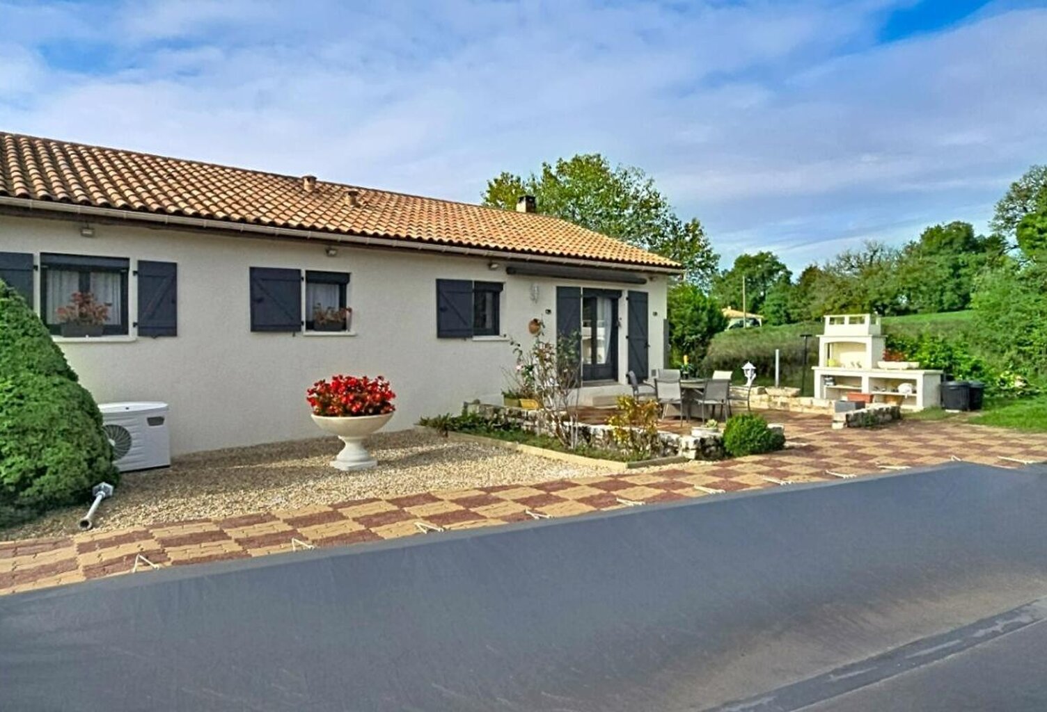 Maison individuelle sur sous-sol, avec piscine sur un terrain de 1491 m² — photo 1