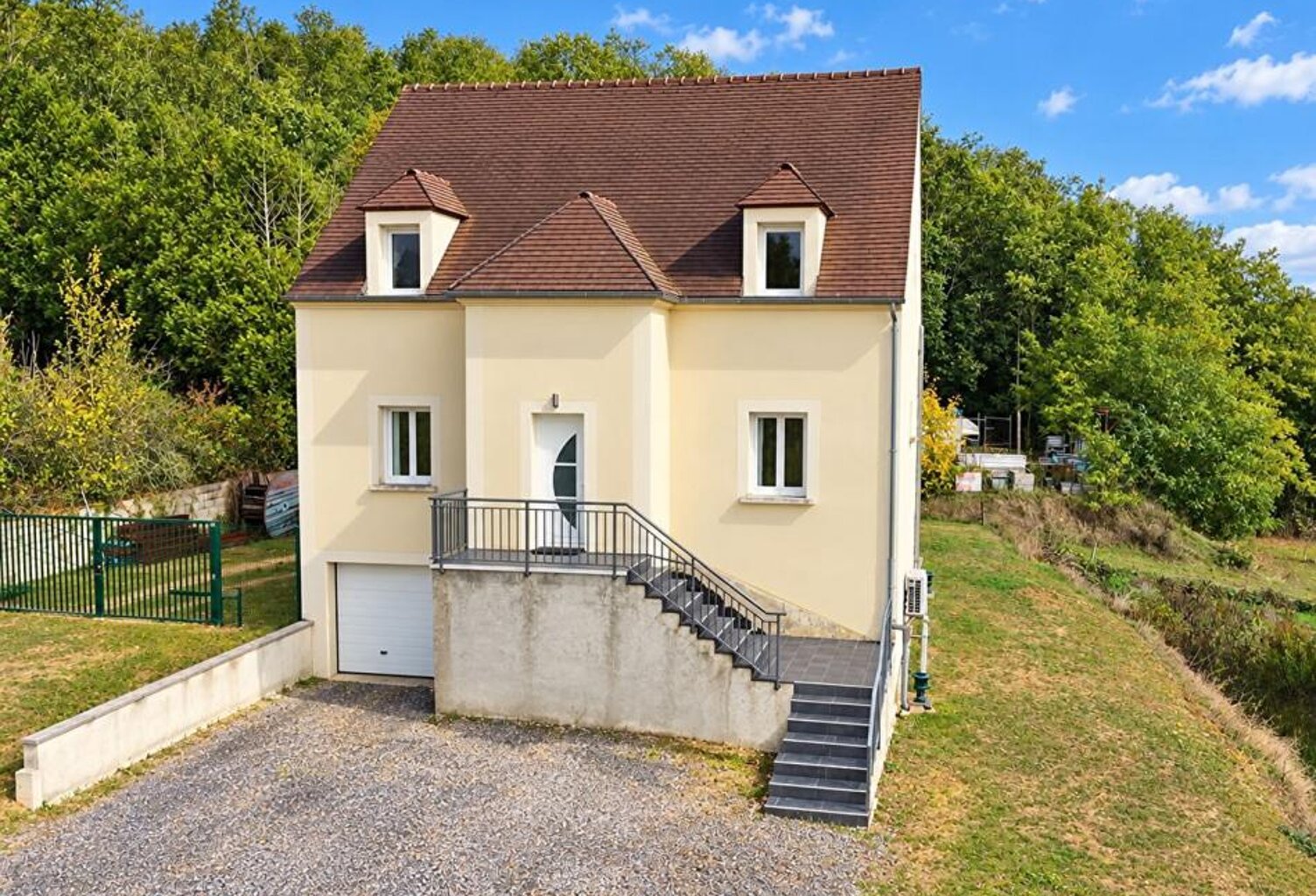 Maison Crepy En Valois 6 pièce(s) 155 m2 — photo 1