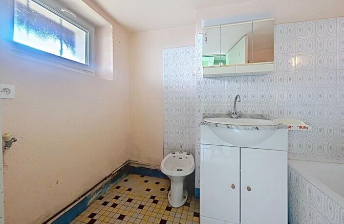 MAISON BOURG  A FORT POTENTIEL 84900EURO-7KM DE LA ROCHE POSAY 37290 CHAMBON — photo 4