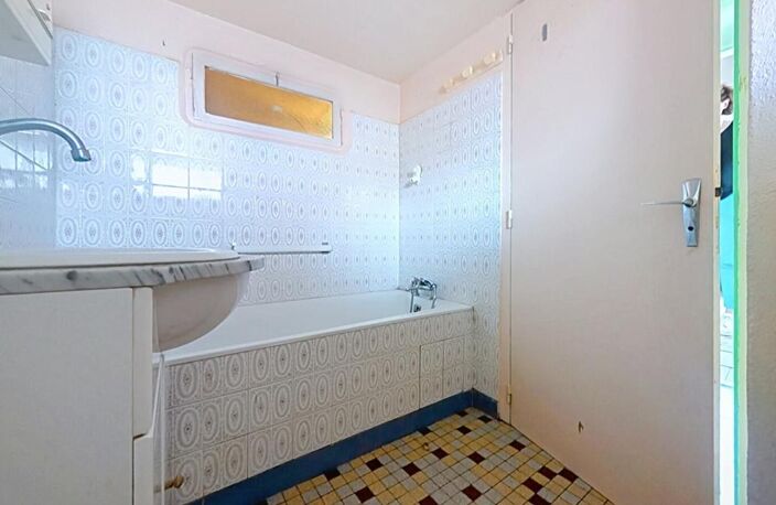 MAISON BOURG  A FORT POTENTIEL 84900EURO-7KM DE LA ROCHE POSAY 37290 CHAMBON — photo 5