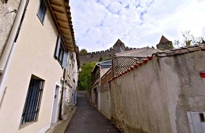 Maison au pied de la Cité Médiévale de Carcassonne, avec vue sur les remparts — photo 5