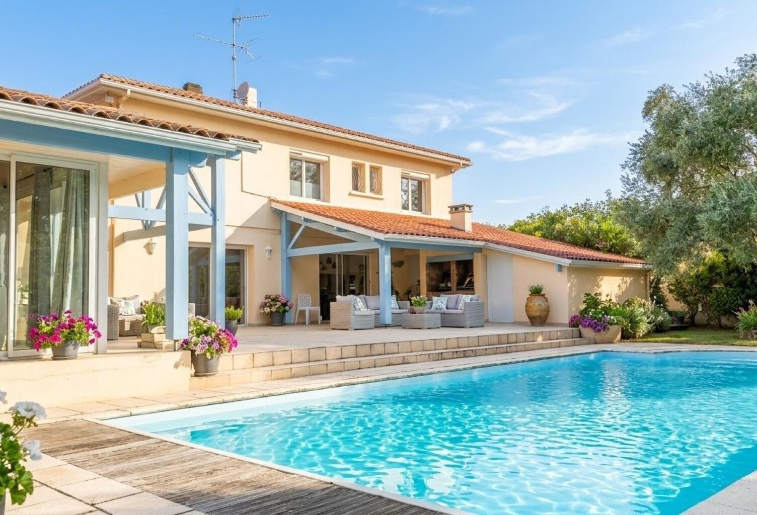 Maison avec piscine jardin et depandance — photo 1