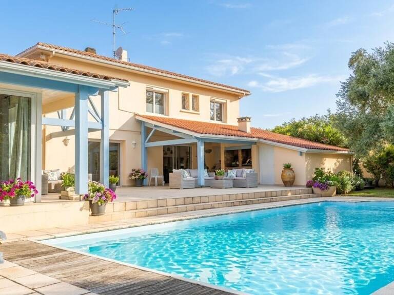 Maison avec piscine jardin et depandance — photo 1