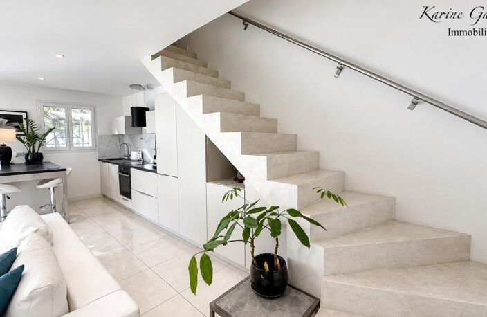SANARY SUR MER - A 10 MINUTES A PIED DU PORT - MAISON INDIVIDUELLE 106 M² - TERRAIN 133 M² - GARAGE 27 M² — photo 2