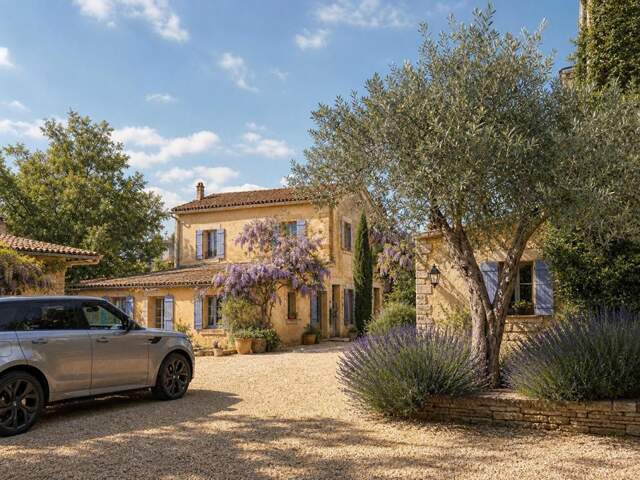 Maison de 160 m² à rénover : 2 T3 ou grande villa familiale, plage à pied LES SABLETTES - 472 000 — photo du bien