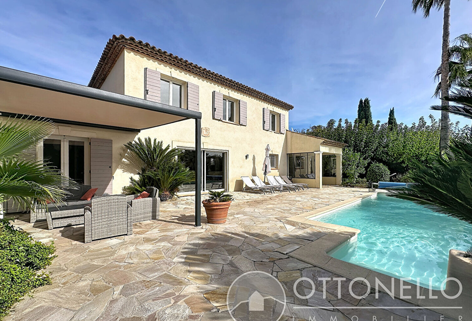 Maison Roquebrune Sur Argens 5 pièces 140 m2 sur 1300 m2 de terrain avec piscine et garage — photo 1