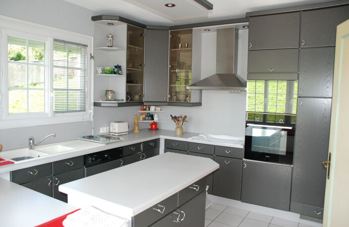A 2 PAS DE FECAMP CHARMANT PAVILLON DE CARACTERE A VENDRE SUR SOUS SOL COMPLET  — photo 4