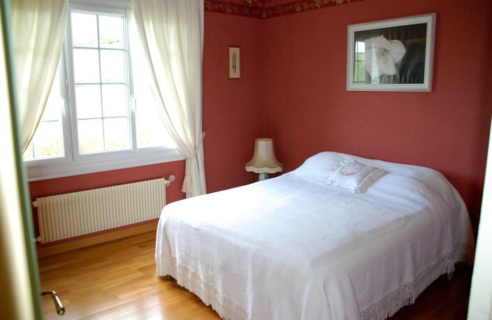 A 2 PAS DE FECAMP CHARMANT PAVILLON DE CARACTERE A VENDRE SUR SOUS SOL COMPLET  — photo 5