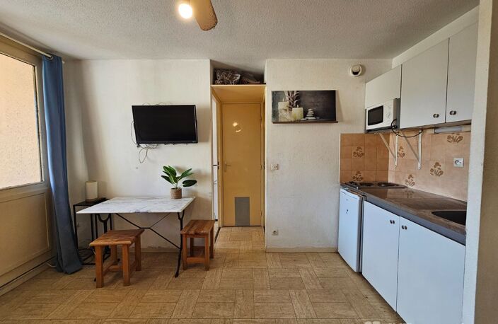URGENT - T2 à rénové, Résidence avec Piscine — photo 3