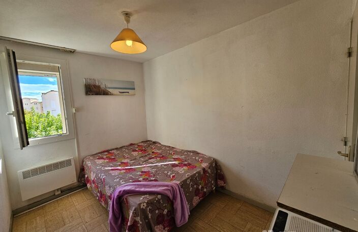 URGENT - T2 à rénové, Résidence avec Piscine — photo 4