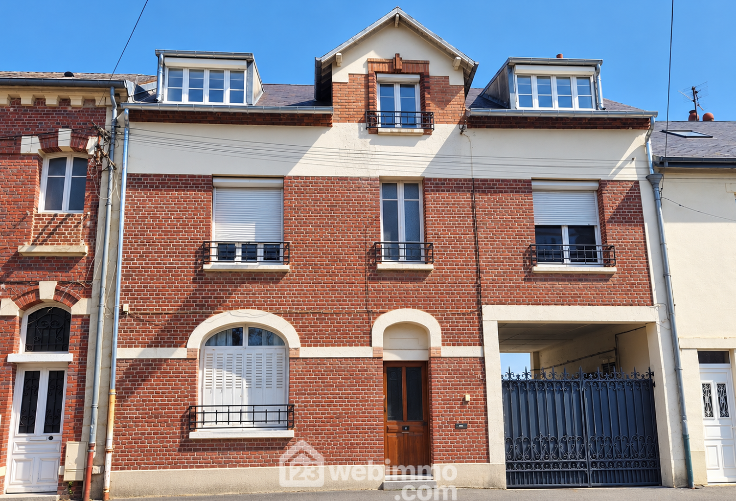 Immeuble - 245m² - Laon — photo 1