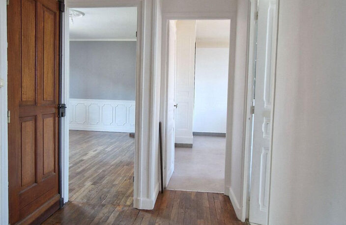 Immeuble - 245m² - Laon — photo 3