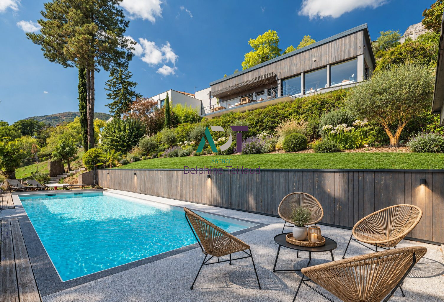 PROPRIETE 6PIECES 227M2 AVEC PISCINE CORENC — photo 1
