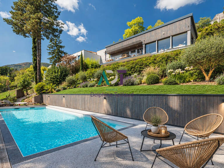 PROPRIETE 6PIECES 227M2 AVEC PISCINE CORENC — photo 1