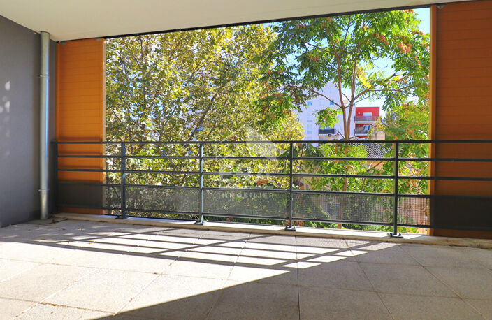 À VENDRE  Appartement T3 de 64,20 m² avec terrasse de 15 m² plein sud  Résidence récente et sécurisée  Marseille 10e — photo 2